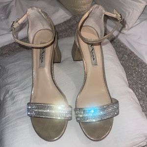 Nina Gold & Rhinestone Dress Shoe, size 9